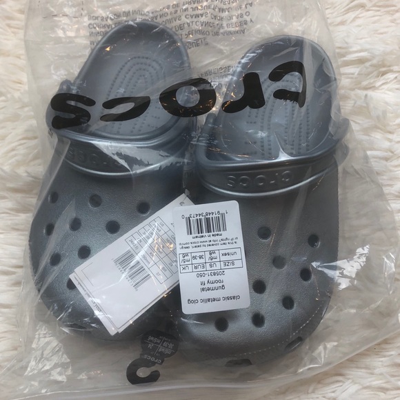 LAST 1! NWT Classic Gunmetal Metallic Crocs - Picture 5 of 8